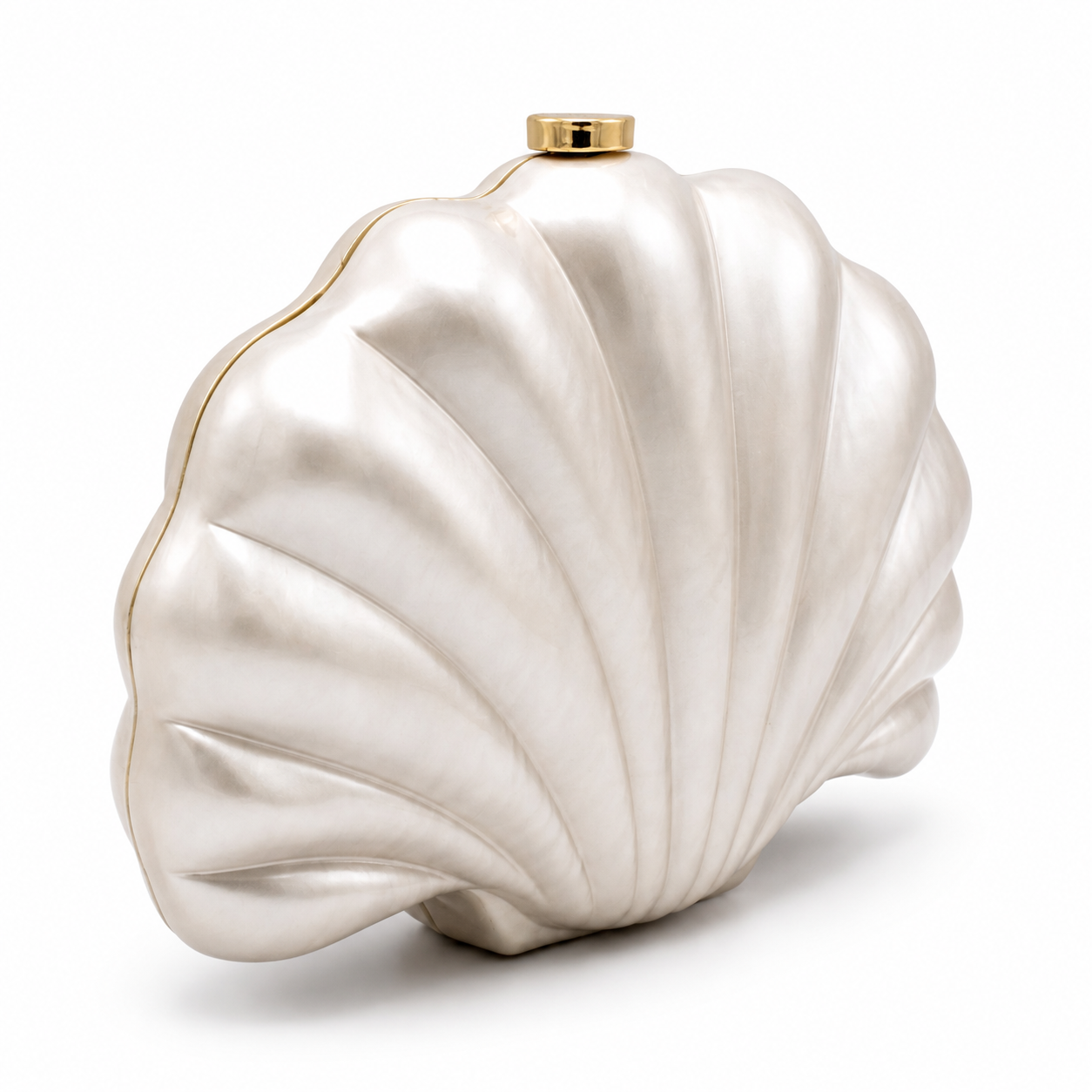 L’APOGÉE Ariel pearly acrylic clutch featuring a sculptural seashell silhouette with glossy ivory pearl tones designed for weddings, seaside events, bridal looks, and elegant evening styling.