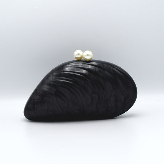 Elefteria in Black