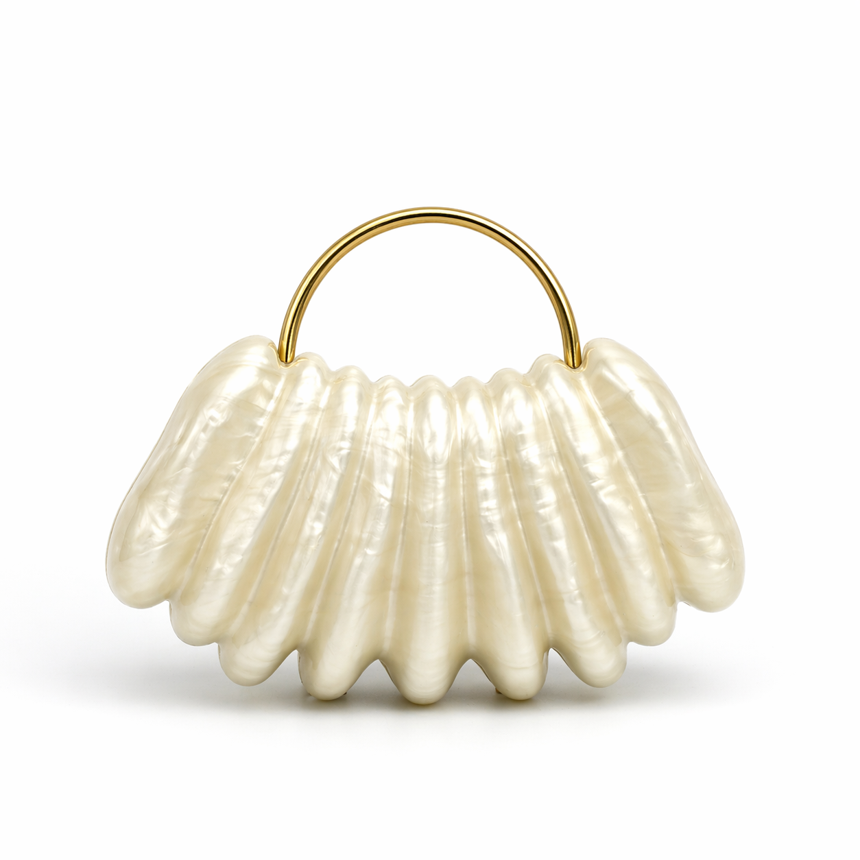 L’APOGÉE Ondée shell-inspired evening bag featuring pearly ivory finishes, sculptural ridged textures, and a sleek metallic top handle designed for bridal styling and elegant luxury fashion looks.